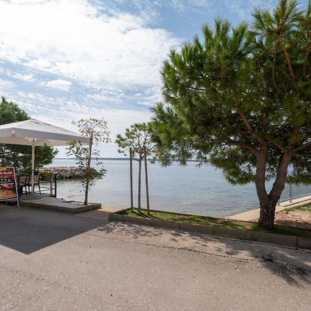 Apartments By The Sea Mandre, Pag - 4093 Колан Экстерьер фото