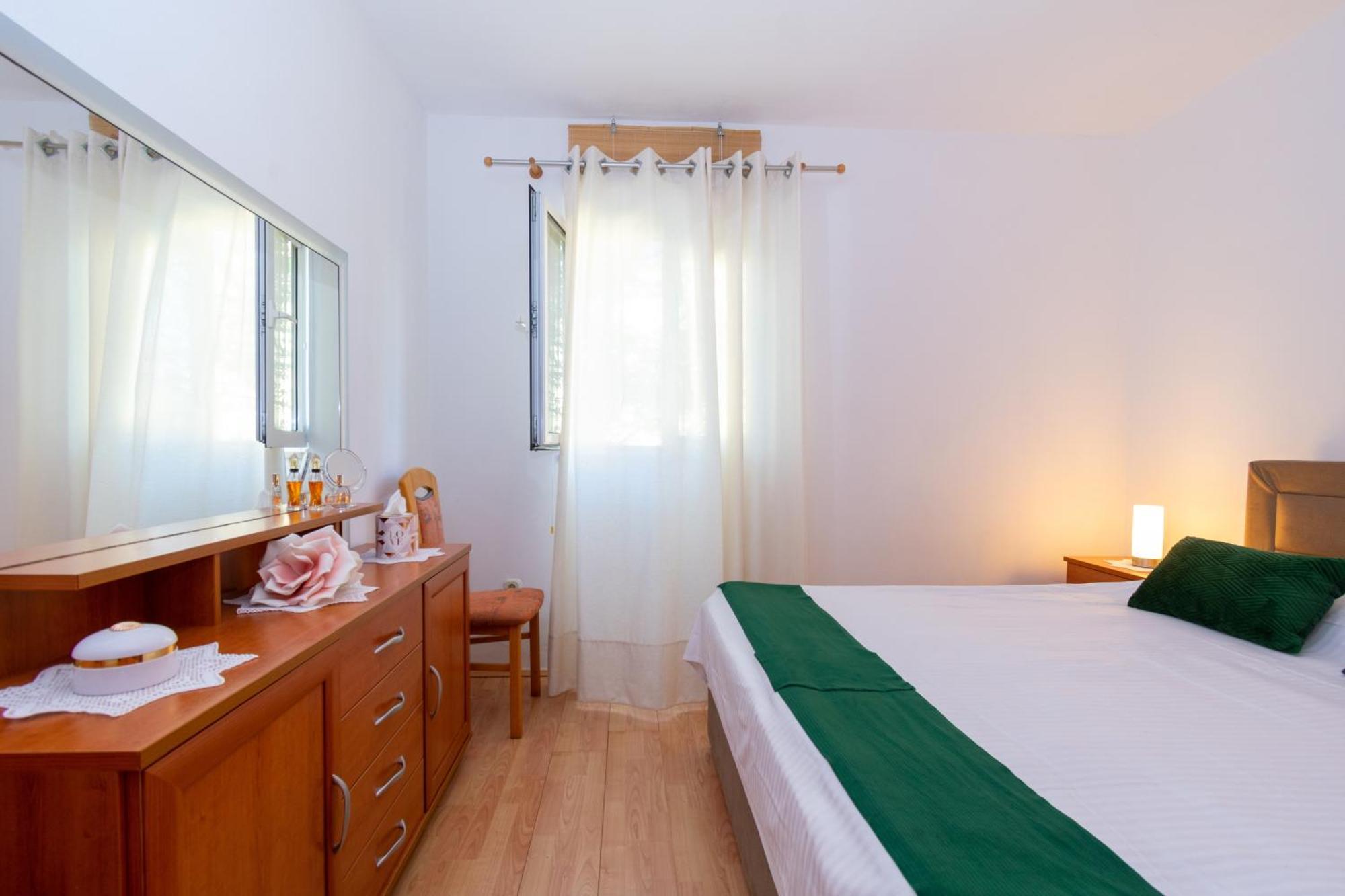 Apartments By The Sea Mandre, Pag - 4093 Колан Номер фото